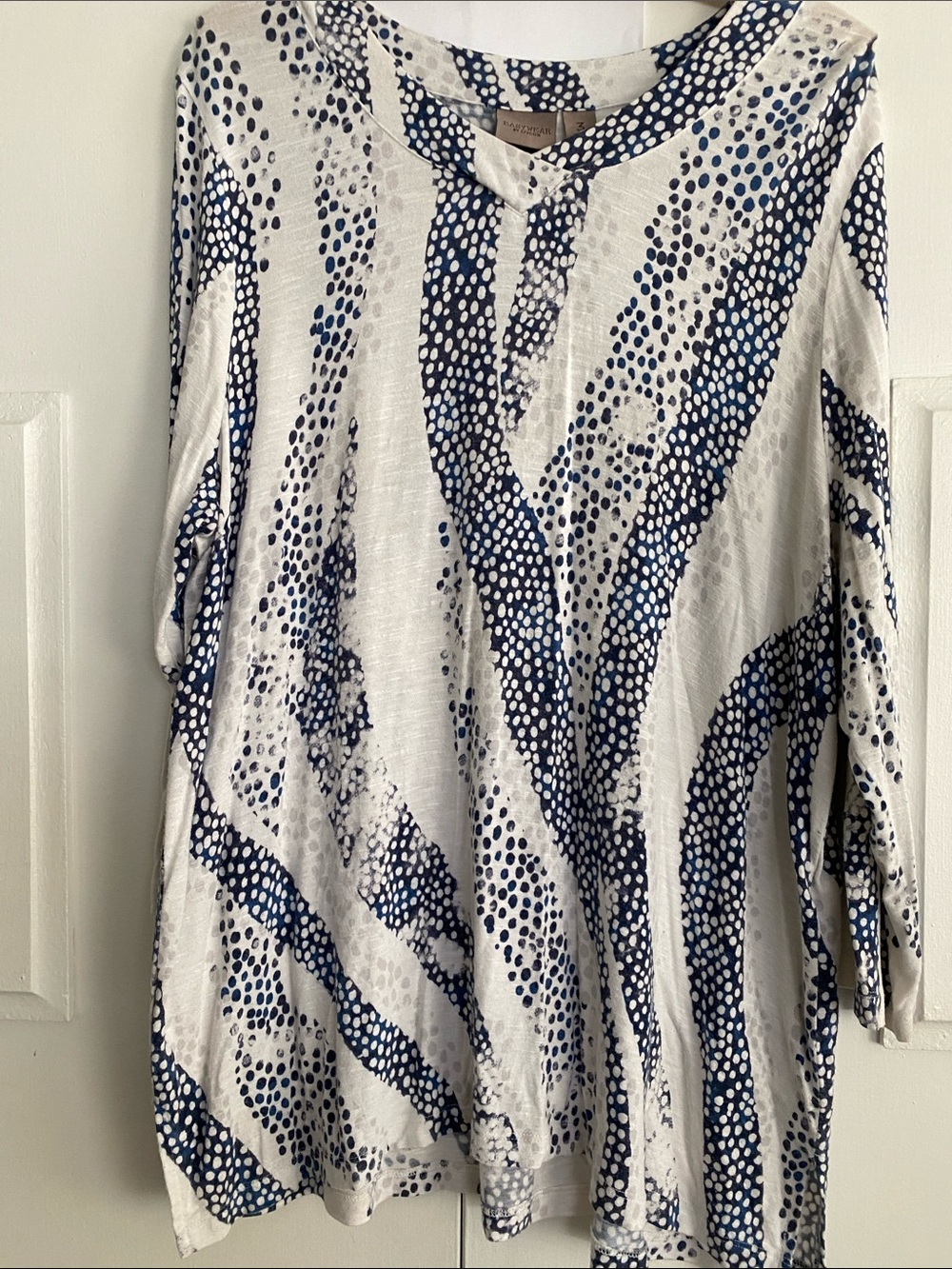 Chico's Size 3 Easywear Long Sleeve Tee in Blue and White Dot Pattern
